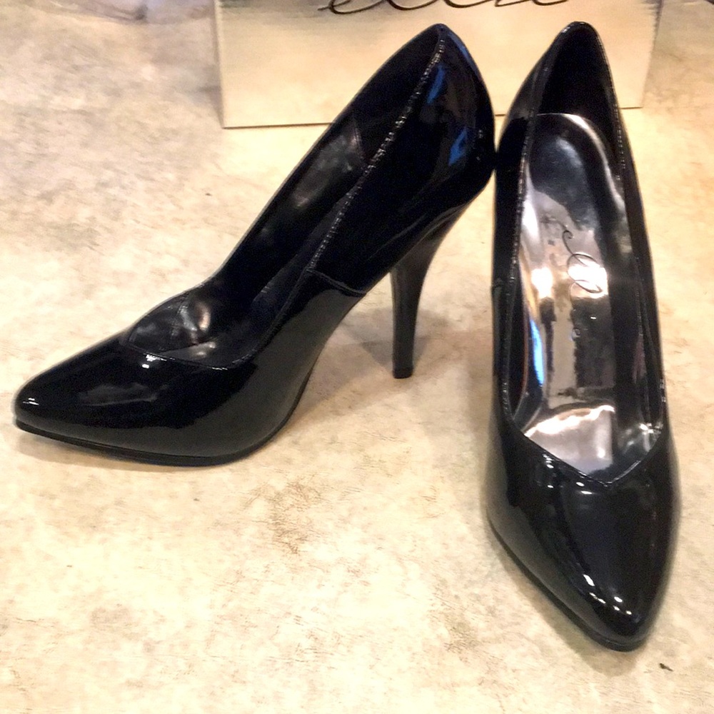 Ellie 5 Inch pump in black . Style # 8220
